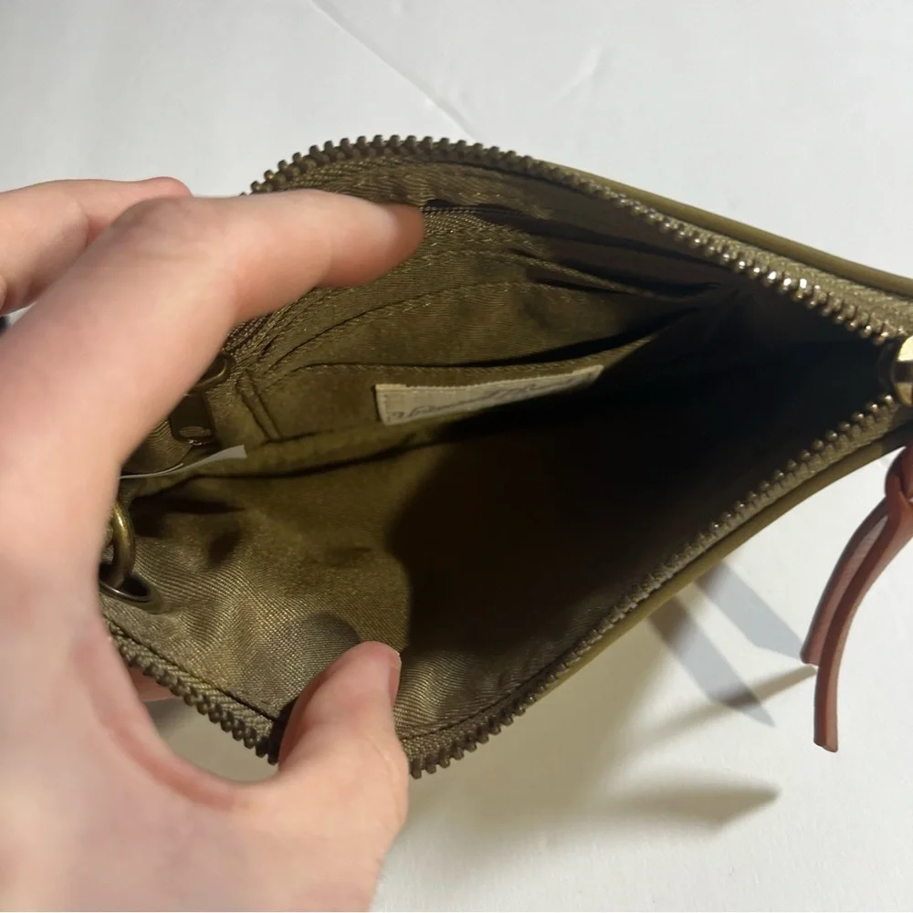 Universal Thread Co. Small Clutch Wristlet Matte Green - Picture 5 of 6
